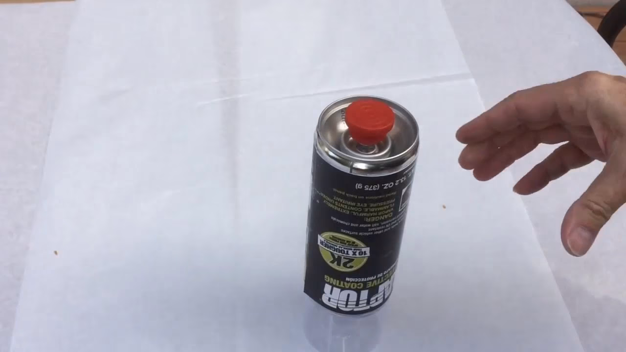 Hoe maak je een spuitbus open?