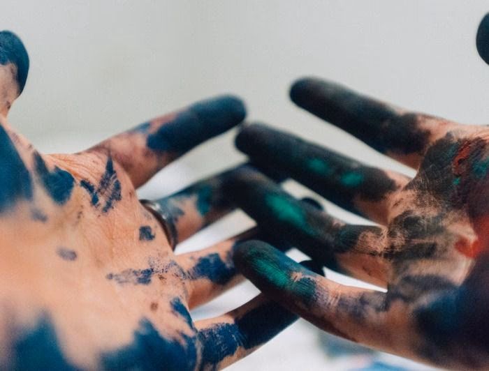 Wat verwijdert verf van je huid?