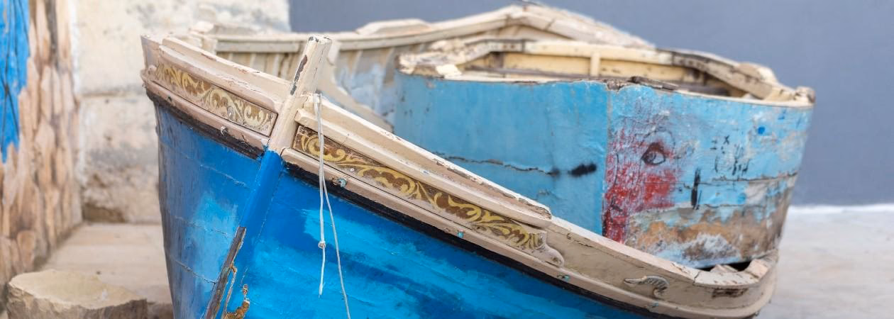 Hoe maak je een polyester boot schoon?