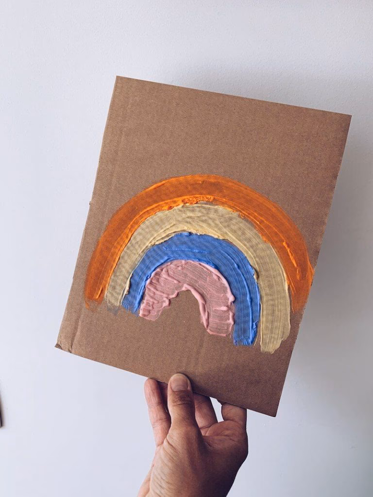 Welke verf dekt goed op papier mache?