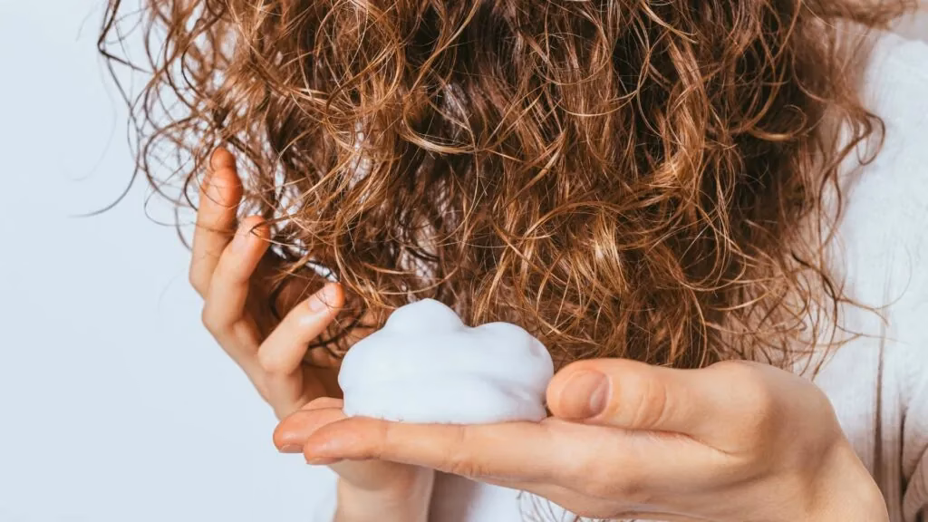 Kun je synthetisch haar verven?