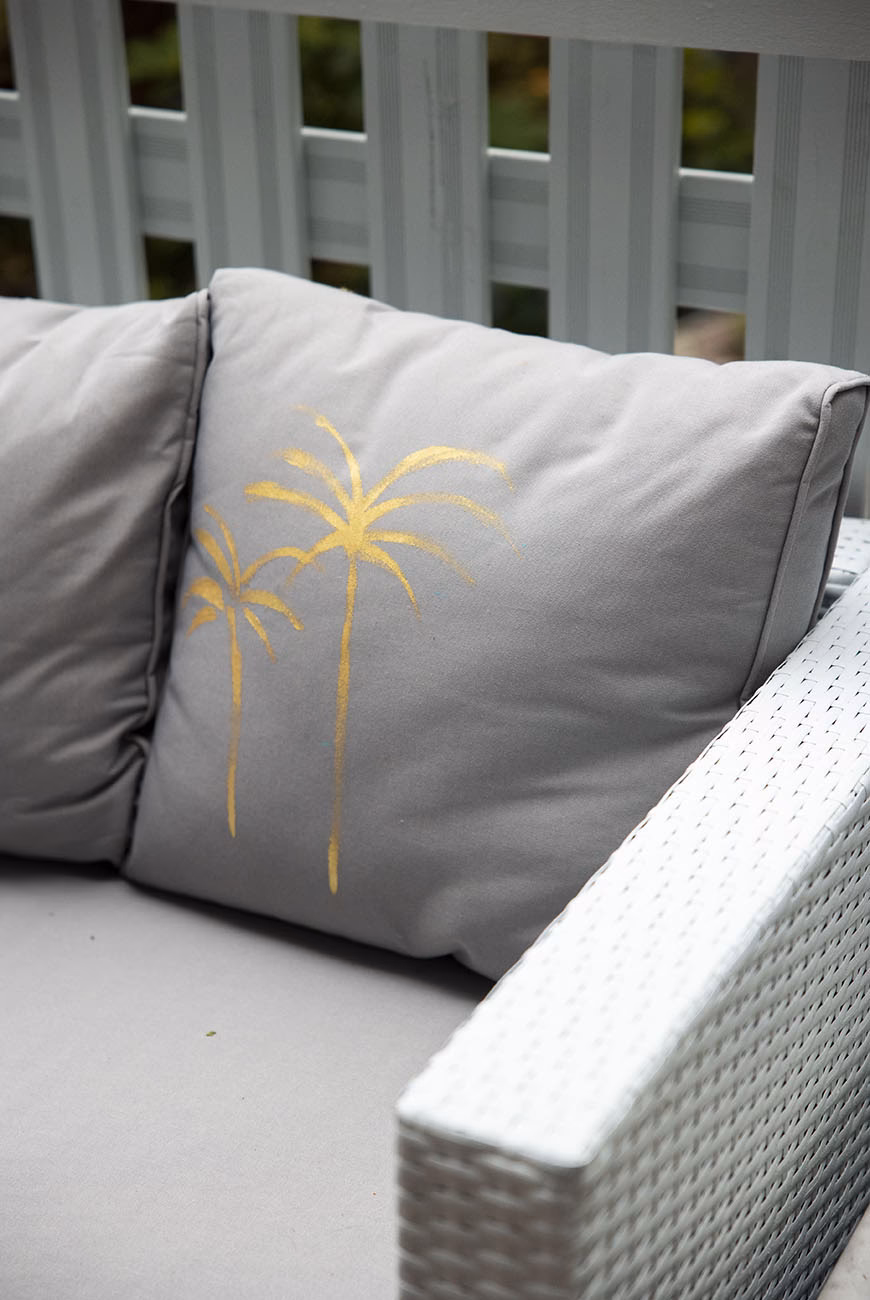 Kun je tuinmeubelkussens verven?