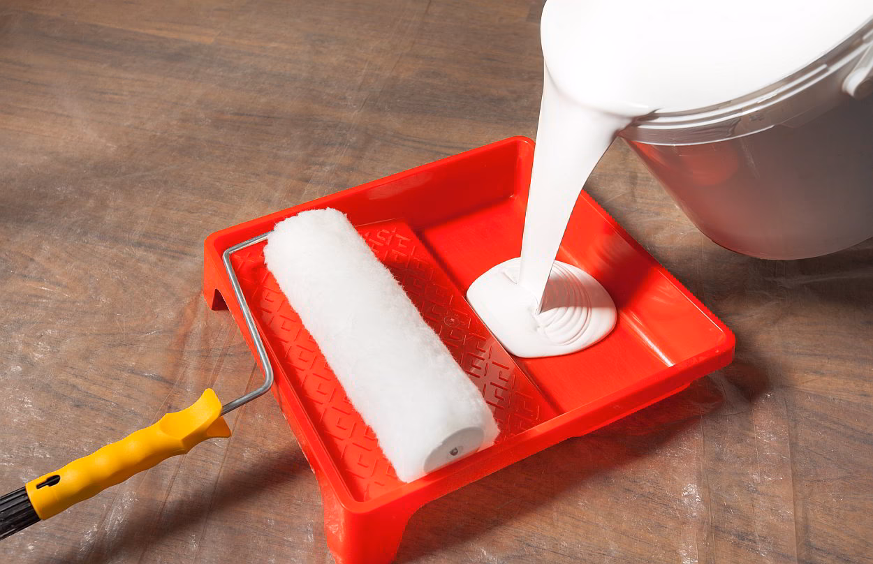 Kun je een plafond verven met een roller?